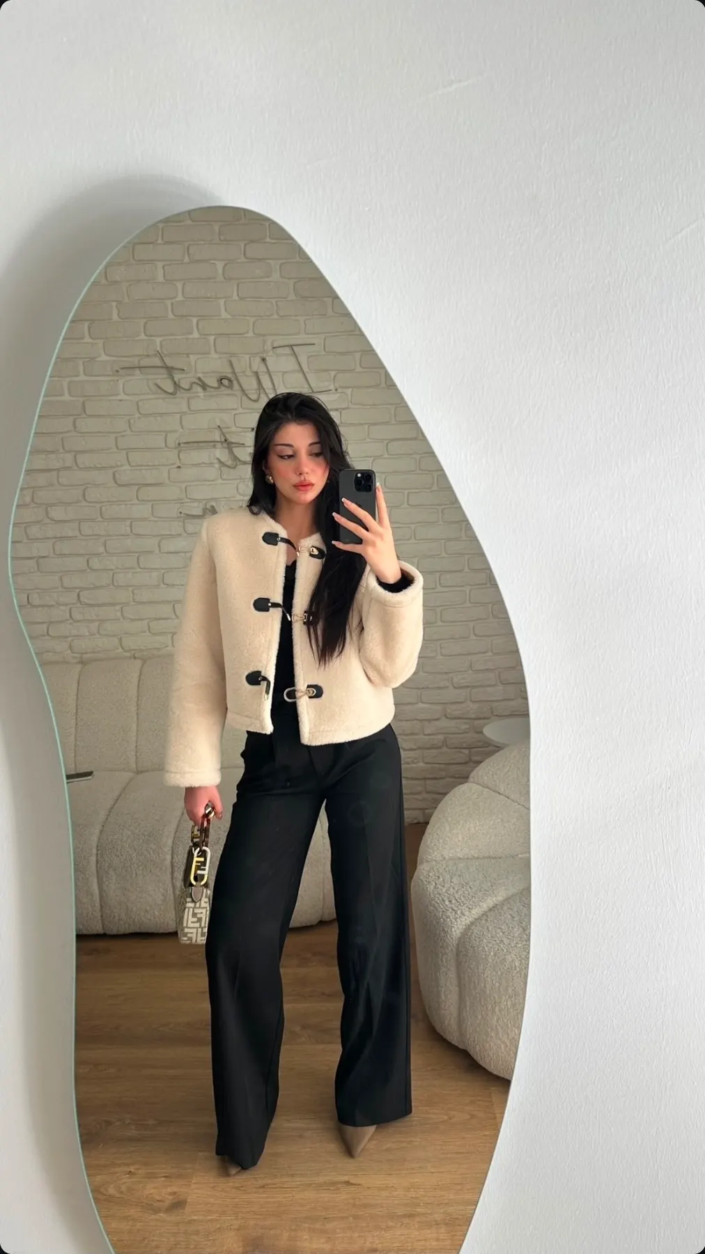 Izmirli Escort — Çankaya'nın Gözden Kaçan Güzeli